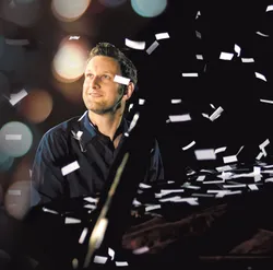 Bild zum Newsbeitrag - Andi Weiss singt sein Lied