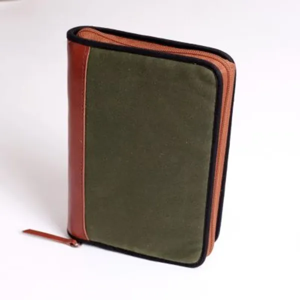 Produktbild des Artikels Bibelhülle Waxed Canvas 18,5x12,7x3,7 - oliv ()