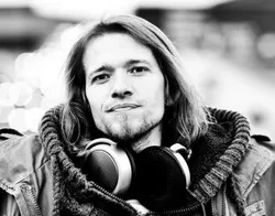 Bild zum Newsbeitrag - Mischa Marins Album „Die Mehrzahl von Glück“